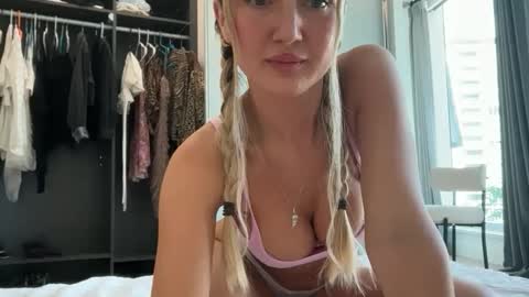 Lilah  online show from May 2026 11:13:02 PM