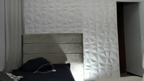 Snapshot of drekev_ chatting on January 2025 01:42:01 AM Kevin online show from January 2025 01:42:01 AM