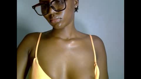 Snapshot of drippingpussy__ chatting on December 2025 10:52:01 PM drippingpussy__ online show from December 2025 10:52:01 PM