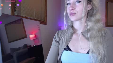 Snapshot of dualipa_unseen chatting on September 2025 06:02:01 AM dualipa_unseen online show from September 2025 06:02:01 AM