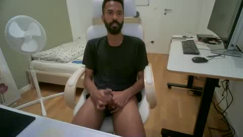 Snapshot of dudecologne chatting on December 2024 08:43:01 PM DudeCologne online show from December 2024 08:43:01 PM