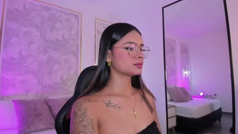 Snapshot of dulce_glow_ chatting on June 2026 01:02:01 PM D U L C E online show from June 2026 01:02:01 PM