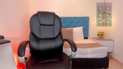 Dulce Baker online show from October 2025 06:01:02 AM