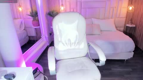 Dulce  online show from December 2025 11:38:02 AM