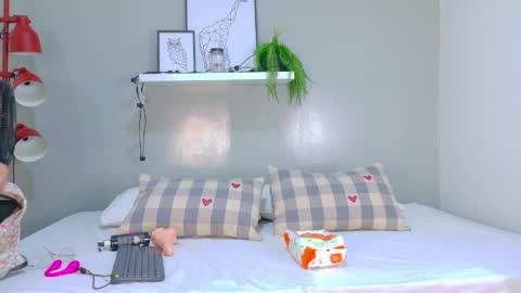 Dulce Sexy  online show from April 2026 07:48:01 PM