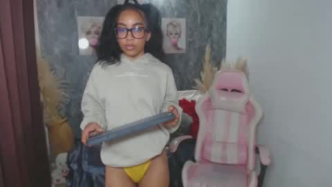 Snapshot of dulcetaylorss chatting on February 2025 04:10:01 PM dulcetaylorss online show from February 2025 04:10:01 PM