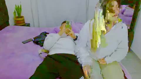 Juliana and online show from November 2025 02:43:01 AM