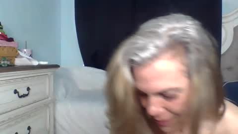 Snapshot of dumbbellsandcookies74 chatting on February 2025 08:50:02 PM Erin online show from February 2025 08:50:02 PM