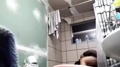 Snapshot of duo_cream_queens chatting on December 2025 06:10:01 AM duo_cream_queens online show from December 2025 06:10:01 AM