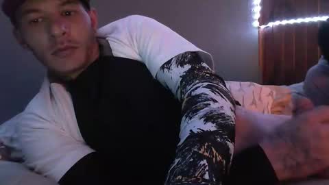 dustinwyant1983 online show from November 2025 02:43:01 AM