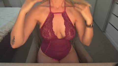 Snapshot of dutchamber chatting on December 2025 07:57:02 AM Ambertje040 online show from December 2025 07:57:02 AM