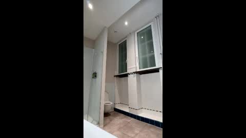 Huggy online show from December 2025 09:54:01 PM