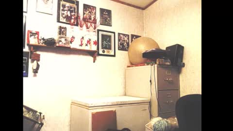 Snapshot of dwinmontana chatting on January 2026 06:51:02 AM dwinmontana online show from January 2026 06:51:02 AM