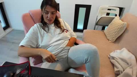 Snapshot of dyanakaylin chatting on November 2025 05:42:02 AM dayana online show from November 2025 05:42:02 AM