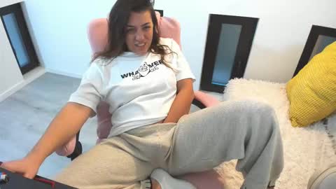 Snapshot of dyanakaylin chatting on November 2025 05:17:01 AM dayana online show from November 2025 05:17:01 AM