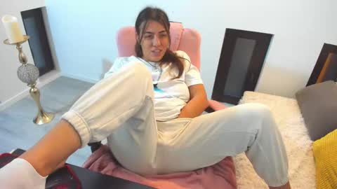 Snapshot of dyanakaylin chatting on December 2025 05:27:02 AM dayana online show from December 2025 05:27:02 AM