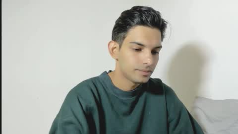 Snapshot of dylan_hoot chatting on November 2025 07:37:01 PM Dylan online show from November 2025 07:37:01 PM