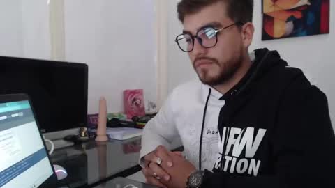 Snapshot of dylanhot10 chatting on December 2024 04:05:01 PM dylanhot10 online show from December 2024 04:05:01 PM