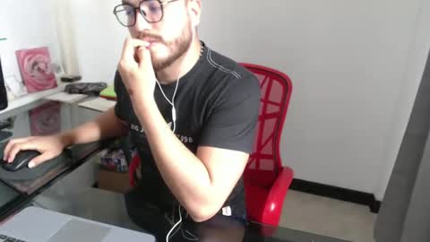 Snapshot of dylanhot10 chatting on October 2025 09:15:01 PM dylanhot10 online show from October 2025 09:15:01 PM