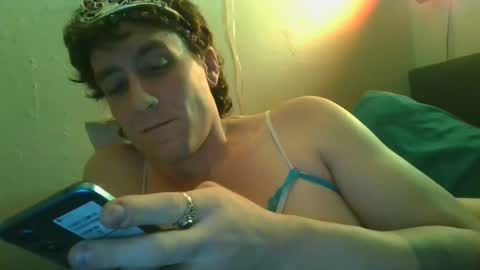 Snapshot of dylanjowelch chatting on December 2024 01:50:02 PM Aurora online show from December 2024 01:50:02 PM