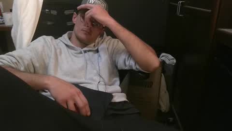 Snapshot of dylp400 chatting on January 2025 08:36:01 AM dylp400 online show from January 2025 08:36:01 AM