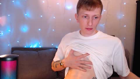 Snapshot of dyrinda chatting on September 2025 01:29:01 AM Julia and Dima online show from September 2025 01:29:01 AM