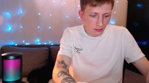 Snapshot of dyrinda chatting on September 2025 09:42:02 PM Julia and Dima online show from September 2025 09:42:02 PM