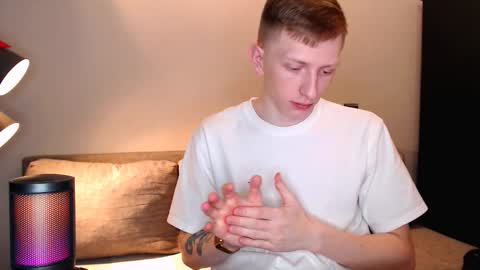 Snapshot of dyrinda chatting on October 2025 09:02:02 PM Julia and Dima online show from October 2025 09:02:02 PM