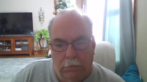 earl52 online show from December 2024 06:06:02 PM