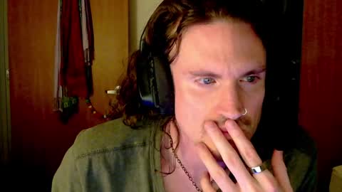 Snapshot of earthyboy chatting on May 2026 05:24:01 AM Earthy online show from May 2026 05:24:01 AM