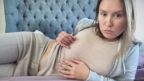 Snapshot of eatmypie69 chatting on December 2025 10:24:01 AM Nadia Ferreira online show from December 2025 10:24:01 AM