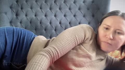 Nadia Ferreira  online show from January 2026 02:43:02 PM