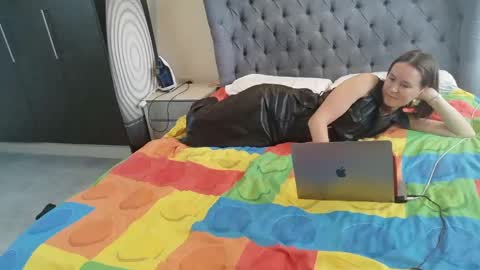 Nadia Ferreira  online show from April 2026 09:59:01 AM