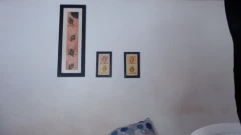 Laraand Drake online show from December 2025 05:59:01 AM