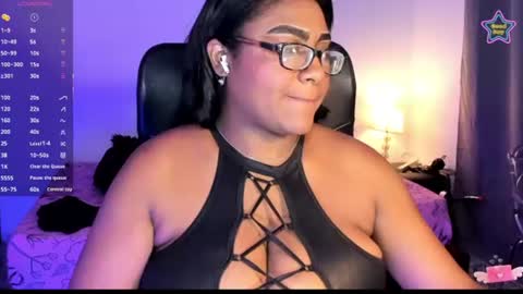 Snapshot of ebony__queen2 chatting on June 2026 08:19:02 PM ebony__queen2 online show from June 2026 08:19:02 PM