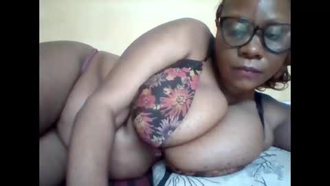 Snapshot of ebonybussy chatting on June 2026 10:36:02 AM MAMITO online show from June 2026 10:36:02 AM