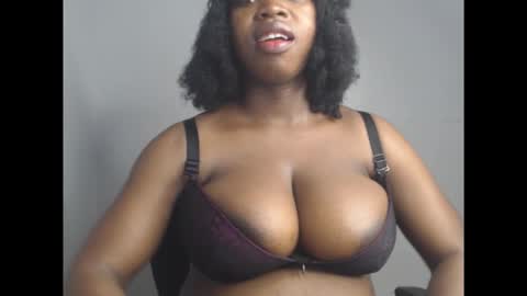 Snapshot of ebonyx_dripqueen chatting on December 2025 06:44:02 AM Loveth online show from December 2025 06:44:02 AM