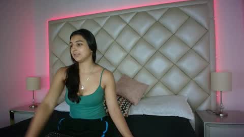 Snapshot of eclipseandflame chatting on October 2025 02:14:02 PM online show from October 2025 02:14:02 PM