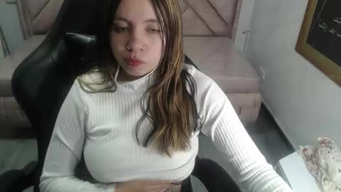 Snapshot of eco_deluna_v chatting on February 2026 01:07:02 PM Hi Stream 800am to 200pm online show from February 2026 01:07:02 PM