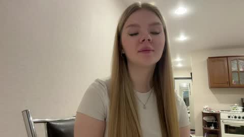 Mia online show from April 2026 12:49:01 PM