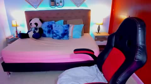 Snapshot of edelaine_rogers chatting on October 2025 12:24:02 PM ede online show from October 2025 12:24:02 PM