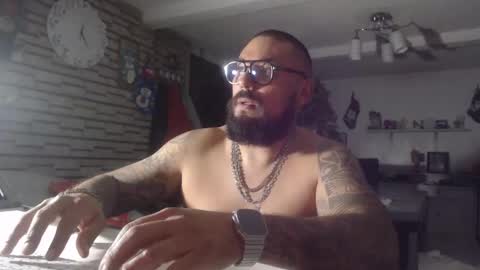 edgarram83 online show from November 2025 06:23:01 AM