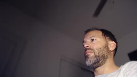 Snapshot of edge_masters chatting on December 2025 01:00:01 AM EdgeM online show from December 2025 01:00:01 AM