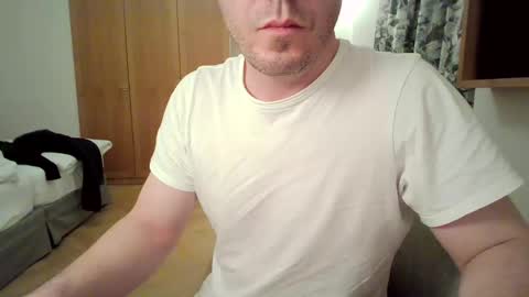 Snapshot of edginghandjober chatting on January 2025 06:42:01 AM Edginghandjober online show from January 2025 06:42:01 AM