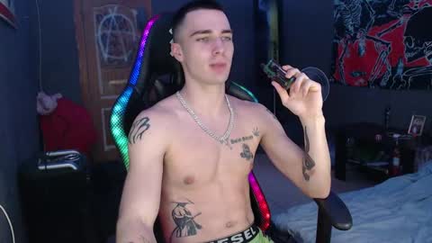 Snapshot of eduard_loveee chatting on December 2024 06:05:02 PM Eduar online show from December 2024 06:05:02 PM