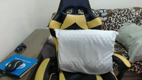 eduardobrain7 online show from October 2025 04:46:02 AM