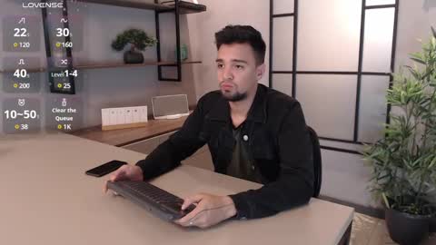 Snapshot of edward_maxx chatting on February 2025 03:19:01 AM Eduardo online show from February 2025 03:19:01 AM