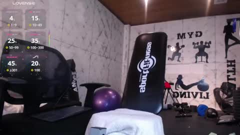 Snapshot of edward_maxx chatting on December 2025 08:30:01 AM Eduardo online show from December 2025 08:30:01 AM