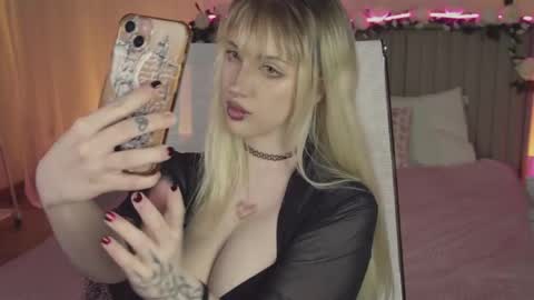 EVA NON NUDE online show from April 2026 08:22:01 PM