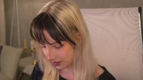 Snapshot of eevamarie chatting on June 2026 04:50:02 PM EVA NON NUDE online show from June 2026 04:50:02 PM